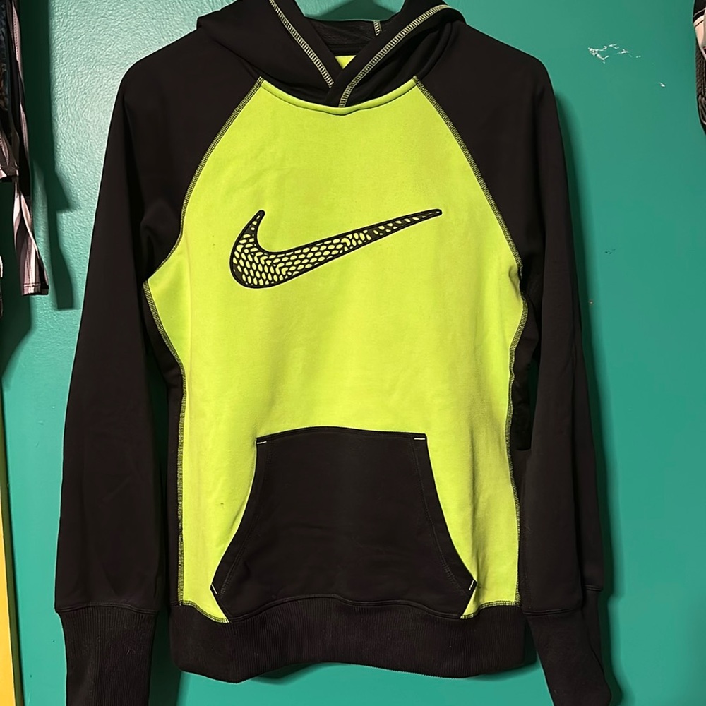 Nike hoody women medium thermafit